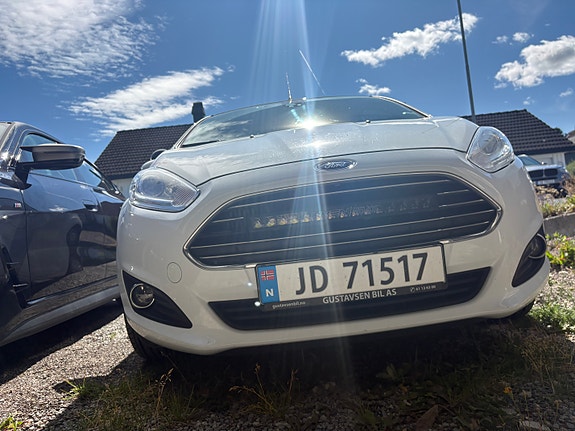Ford Fiesta 3 of 5