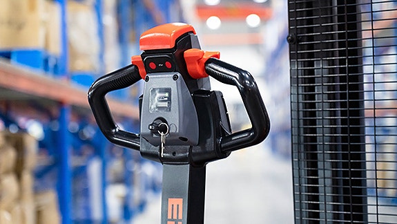 EP - DS3 - NY - Perfekt for små og mellomstore lagre. 1500 KG kapasitet, lithium batteri.Flere alternative løfte høyder på lager! 6 of 7