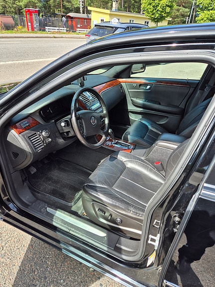 Cadillac 10 of 15