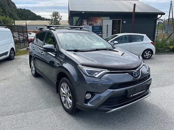 Toyota RAV4 3 of 5