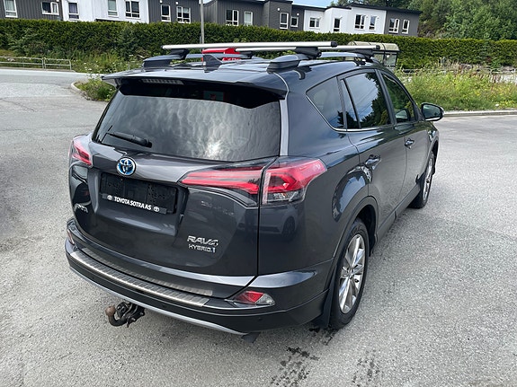 Toyota RAV4 5 of 5