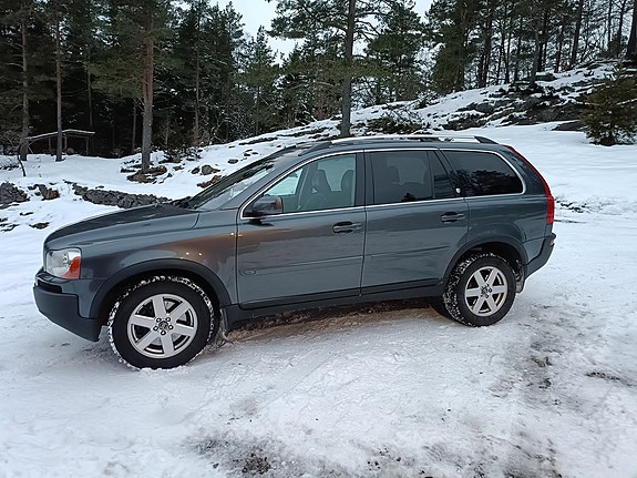 Volvo XC90 2 of 5