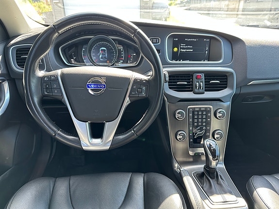 Volvo V40 4 of 11