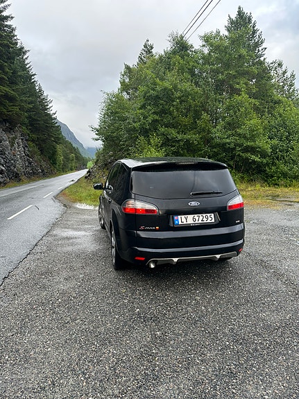 Ford S-MAX 3 of 5