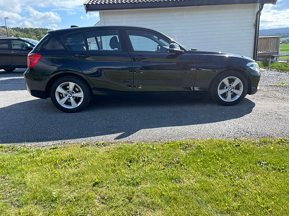 BMW 116i 4 of 5