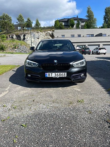 BMW 116i 2 of 5