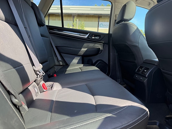 Subaru Outback 12 of 23