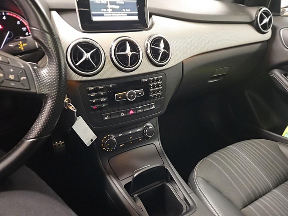 Mercedes-Benz B180 23 of 27