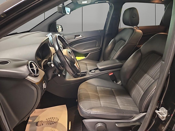 Mercedes-Benz B180 10 of 27