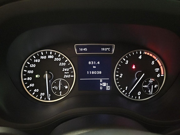 Mercedes-Benz B180 16 of 27