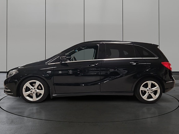 Mercedes-Benz B180 2 of 27