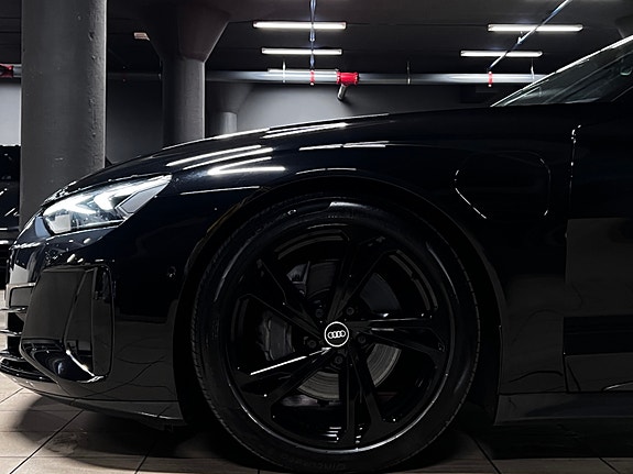 Audi e-tron GT 15 of 30