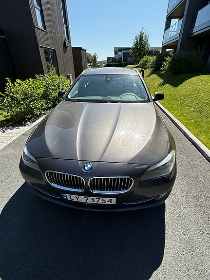 BMW 520 2 of 5