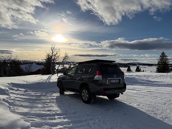 Toyota Land Cruiser 3 of 6