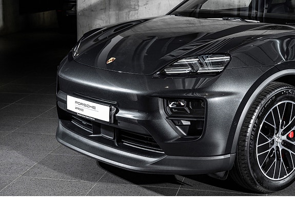 Porsche Macan 4 of 5
