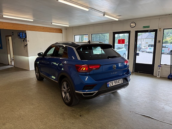 Volkswagen T-Roc 3 of 5