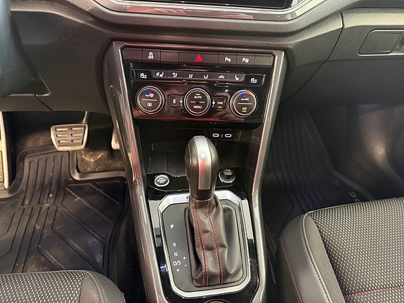 Volkswagen T-Roc 19 of 24