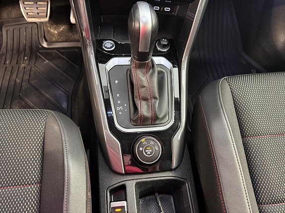 Volkswagen T-Roc 20 of 24