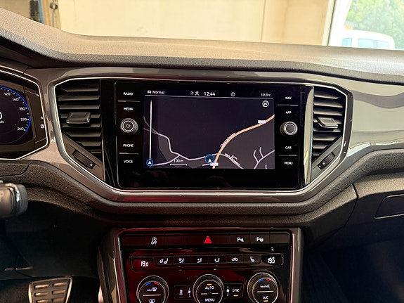 Volkswagen T-Roc 15 of 24