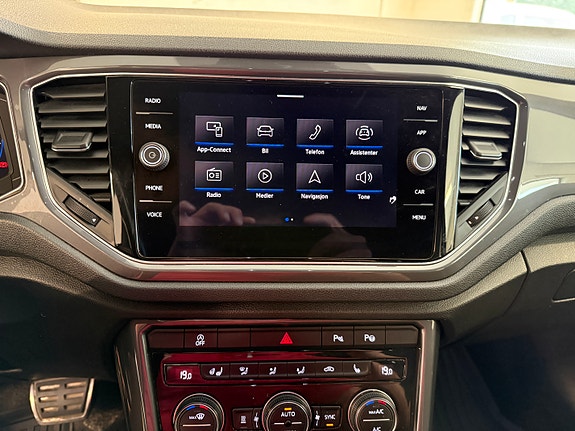 Volkswagen T-Roc 17 of 24