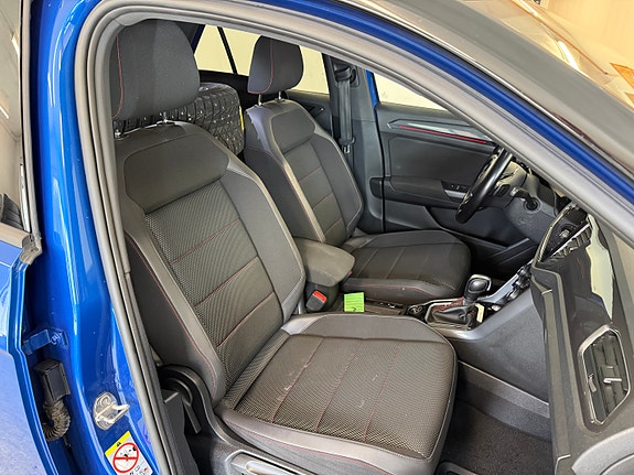 Volkswagen T-Roc 11 of 24