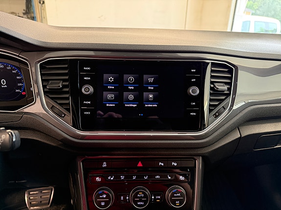 Volkswagen T-Roc 18 of 24