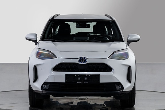 Toyota Yaris Cross 2 of 5