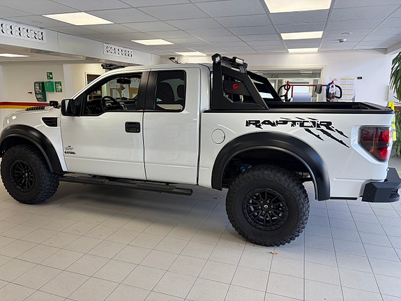 Ford F-150 3 of 10