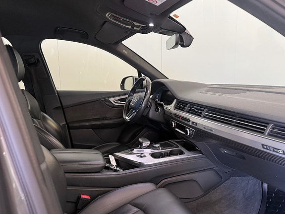 Audi Q7 6 of 30