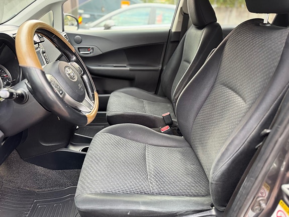 Toyota Verso-S 12 of 30