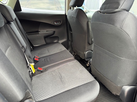 Toyota Verso-S 17 of 30