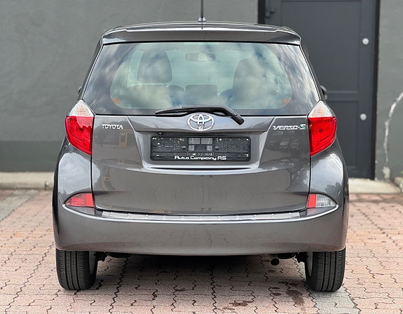 Toyota Verso-S 8 of 30