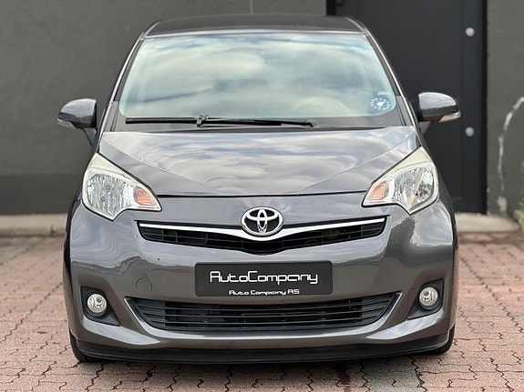 Toyota Verso-S 3 of 5