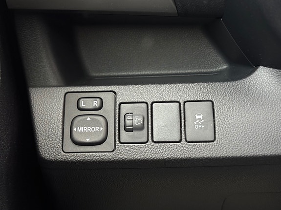Toyota Verso-S 27 of 30