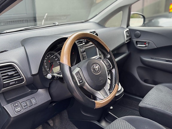 Toyota Verso-S 11 of 30