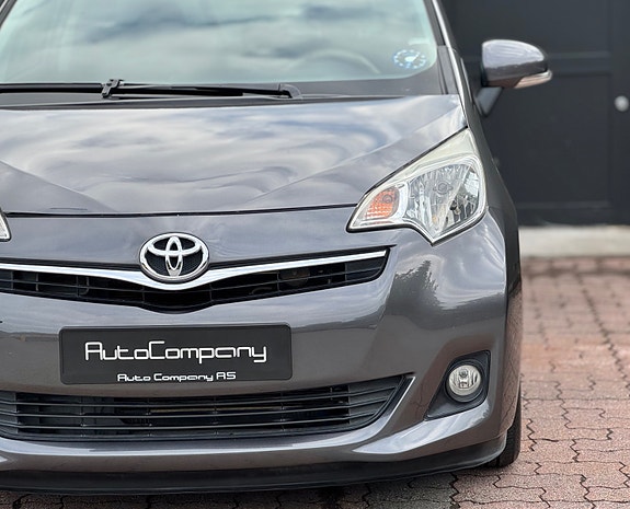 Toyota Verso-S 4 of 5
