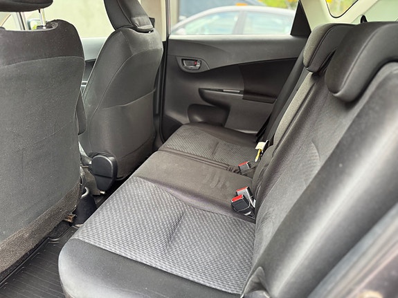 Toyota Verso-S 13 of 30