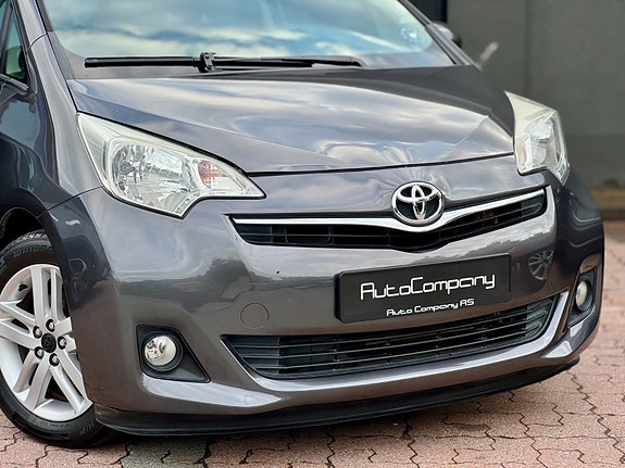 Toyota Verso-S 2 of 5
