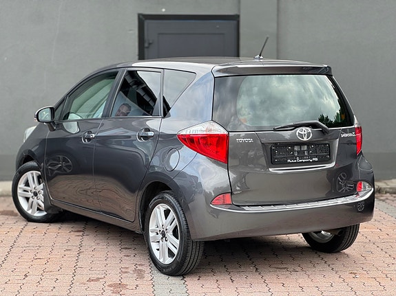 Toyota Verso-S 7 of 30