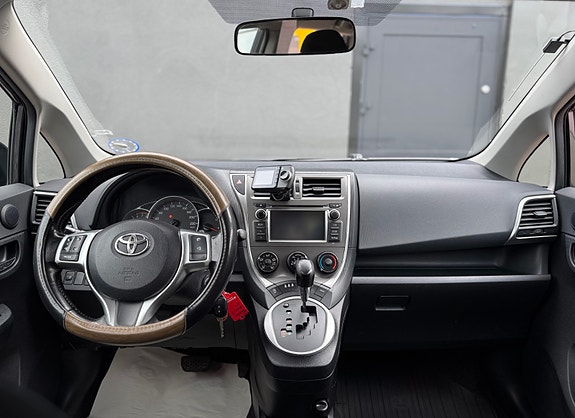 Toyota Verso-S 18 of 30
