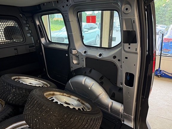 Volkswagen Caddy 23 of 23