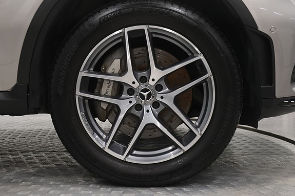 Mercedes-Benz GLC300 e 8 of 27