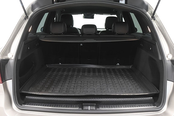 Mercedes-Benz GLC300 e 13 of 27