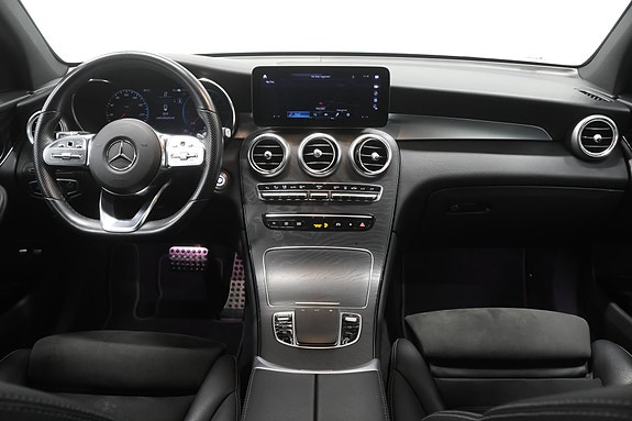 Mercedes-Benz GLC300 e 20 of 27