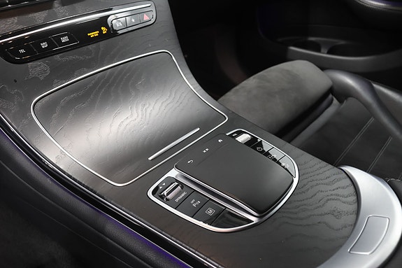 Mercedes-Benz GLC300 e 16 of 27