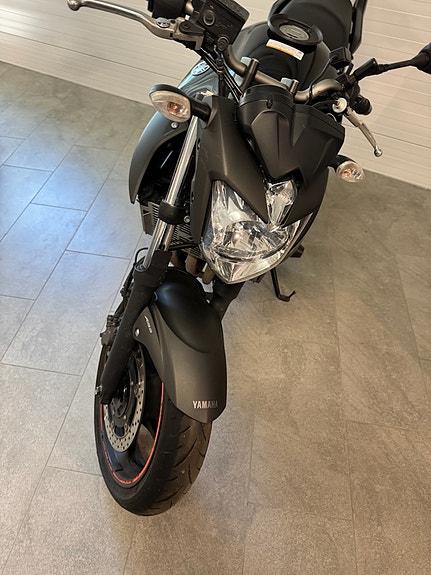 Yamaha XJ6 2 of 15