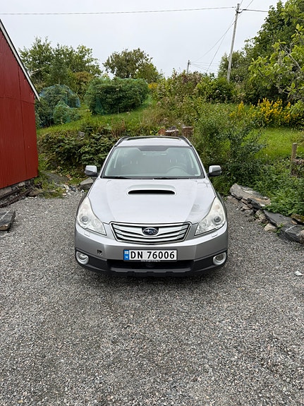 Subaru Outback 2 of 5
