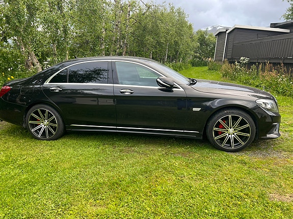 Mercedes-Benz S300 2 of 5