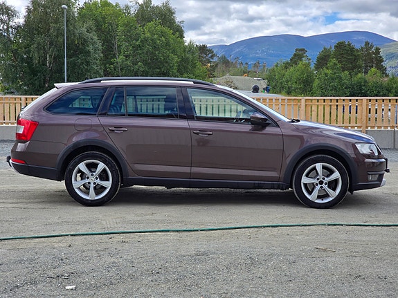 Skoda Octavia Scout 4 of 30
