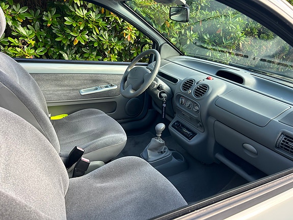 Renault Twingo 10 of 12